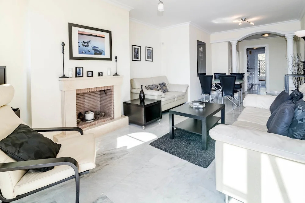 SAA-Great 2 bed apt 10 min walk to Puerto Banus