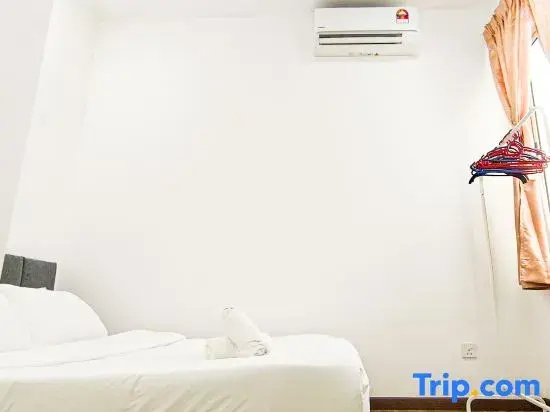 Peaceful Luxury at Tresor Klang by HCK