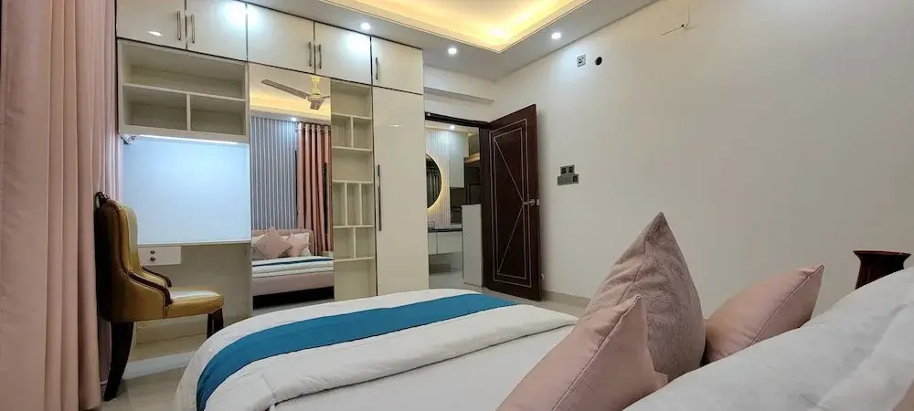 Luxurious 3-bhk Highly Secured & Close to Airport