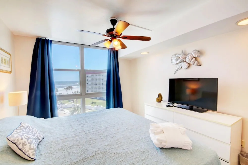 355 El Matador 1 Bedroom Condo by RedAwning