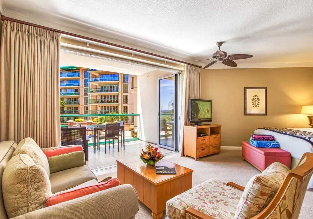 K B M Resorts- HKH-323 Upgraded Studio, ocean views, private balcony, easy beach access