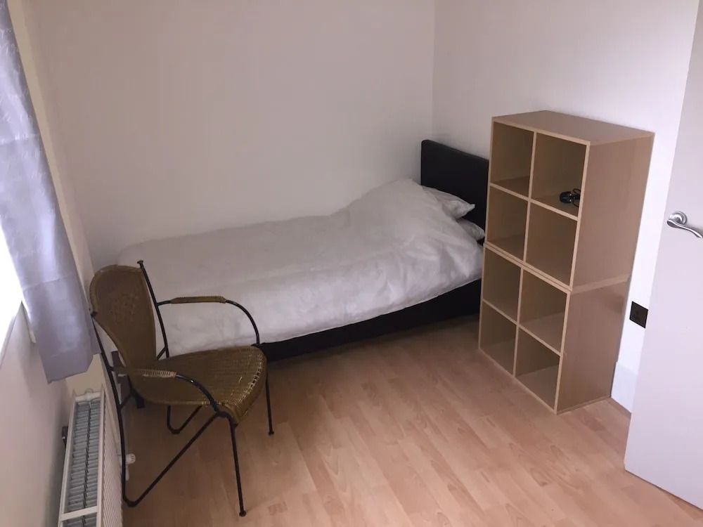 Large 2-bed House Derbyshire off Chatsworth rd