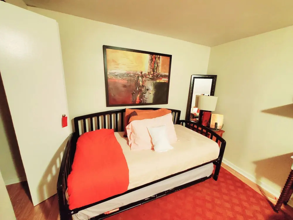 Fall Room 3min From Yale, And Other Colleges