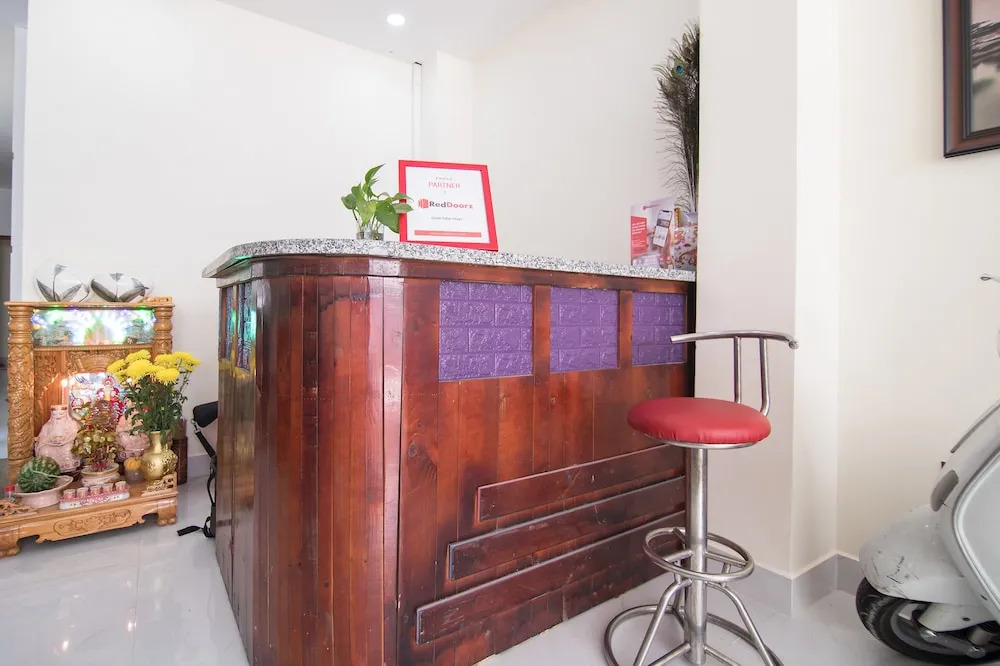 RedDoorz Plus  Le Van Sy Street 2