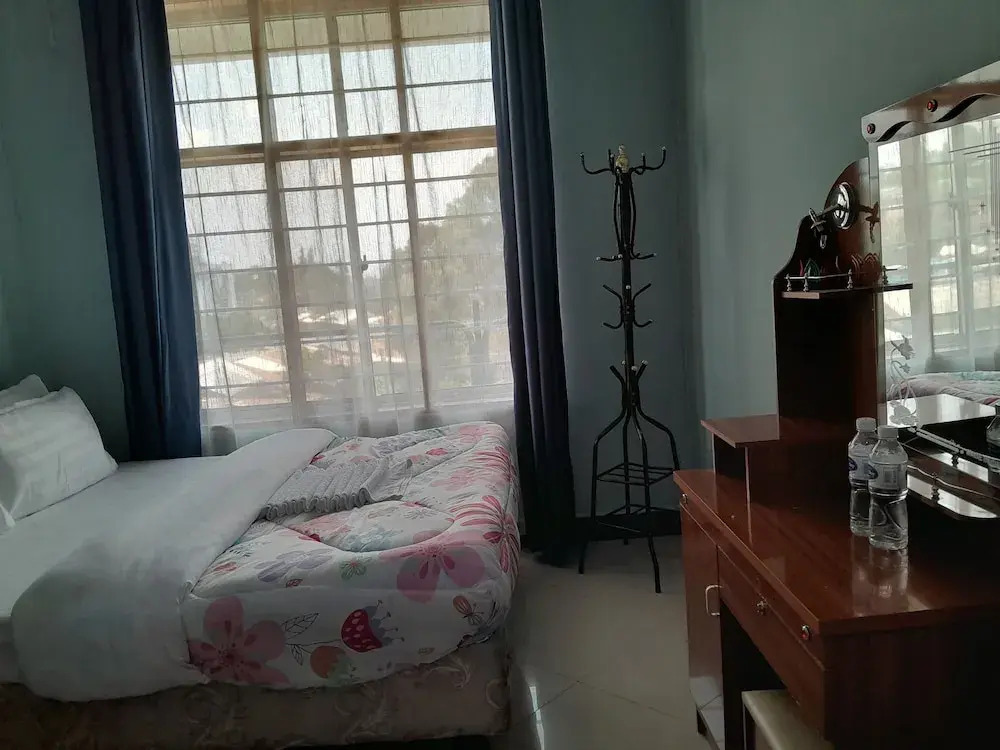 Highland Breeze Avacado Hotel