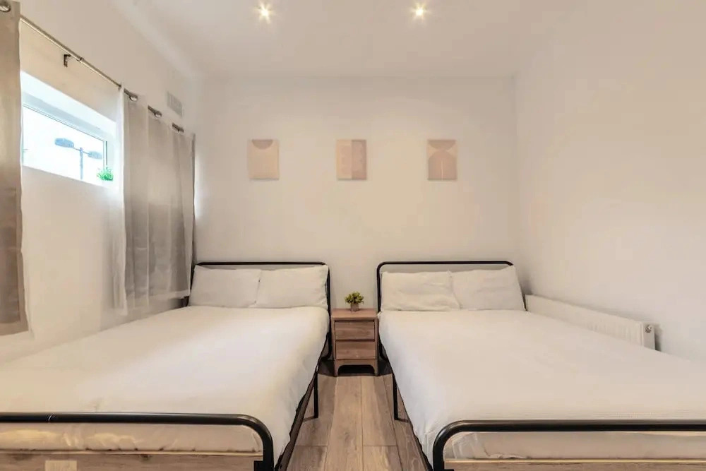 Central - Stay 4 - Parking - Wifi - Near Transport