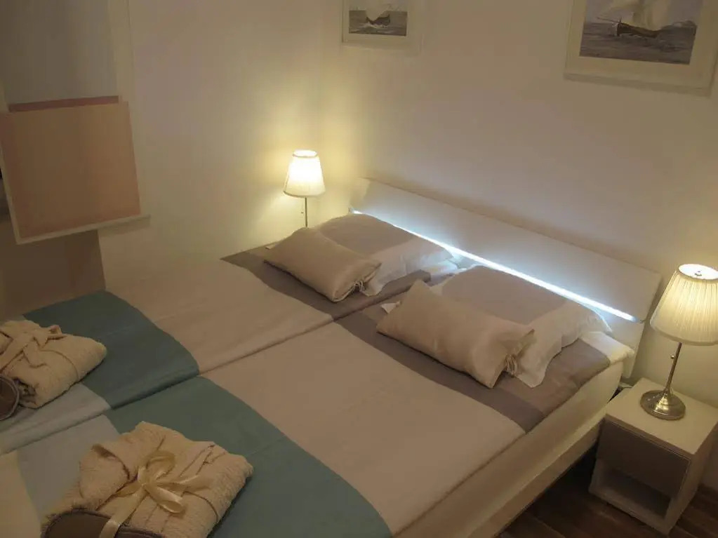 Central Palace Apartment