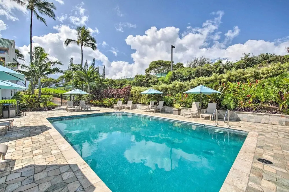 Oceanfront Condo w/ 2 Lanais, Walk to Beach!