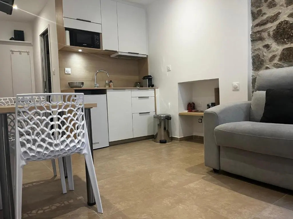 Charmant Studio Au Cœur de la Rue Fesch D'ajaccio