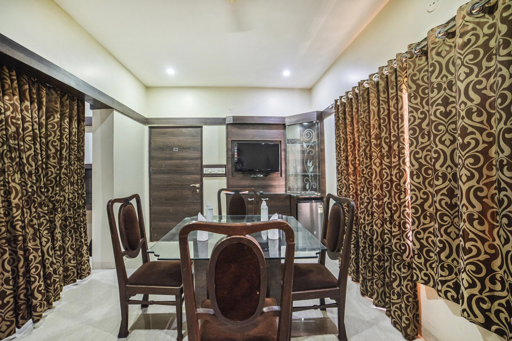 Fabhotel Santoor - Geeta Bhawan Square