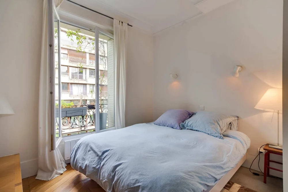 Typical Parisian Apartment Near "Le Palais des Glaces"