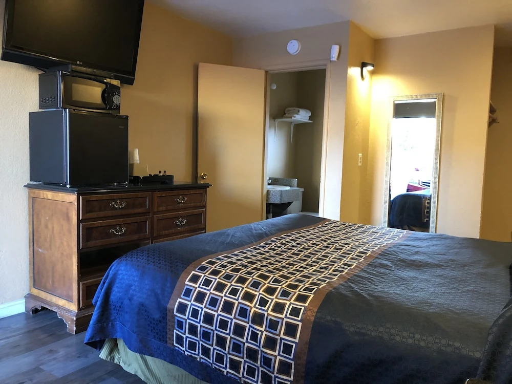 Capri Motel