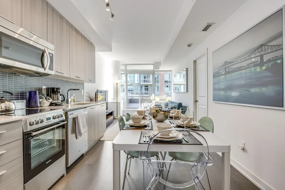 Stylish New 2BR Luxury Condo w Parking