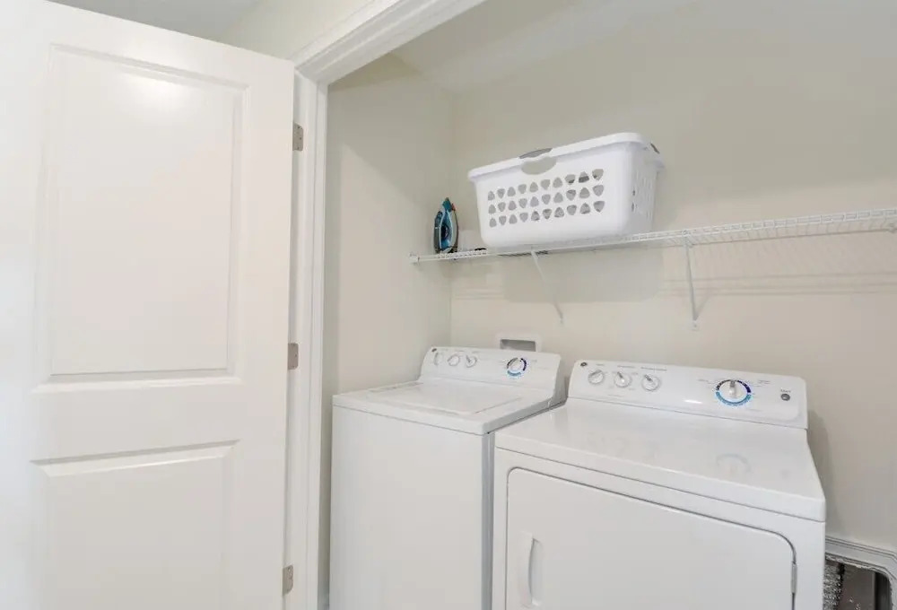 9153 Davenport - 8 Br Home