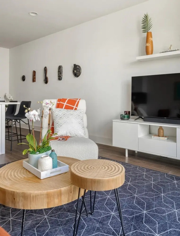 Cheerful Townhome With Garage EAV Local