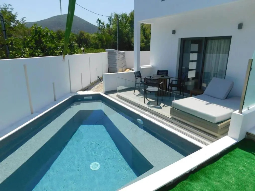 SKYROS BLUE SUITES