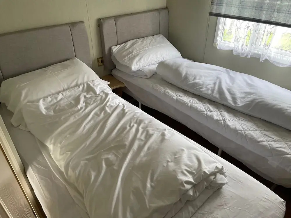 2 Bed Lodge Sleeps 5 - Pet Friendly, Wifi, Parking