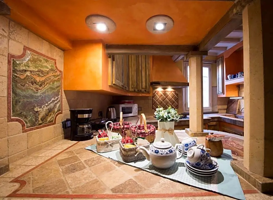 Villa Dacia bed bed and breakfast and Home Restaurant