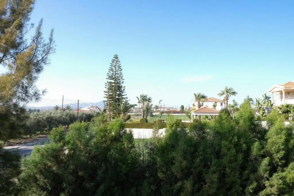 Detached 3 bedroom villa recently refurbished, only 1200 metres from the sea