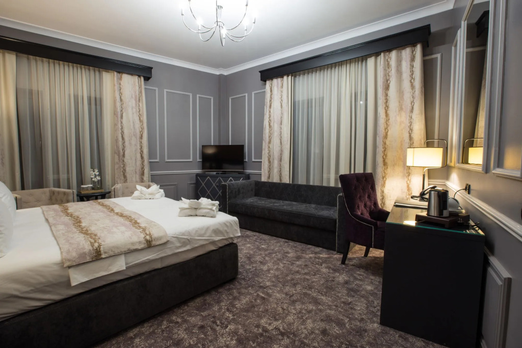 Peninsula Boutique Hotel