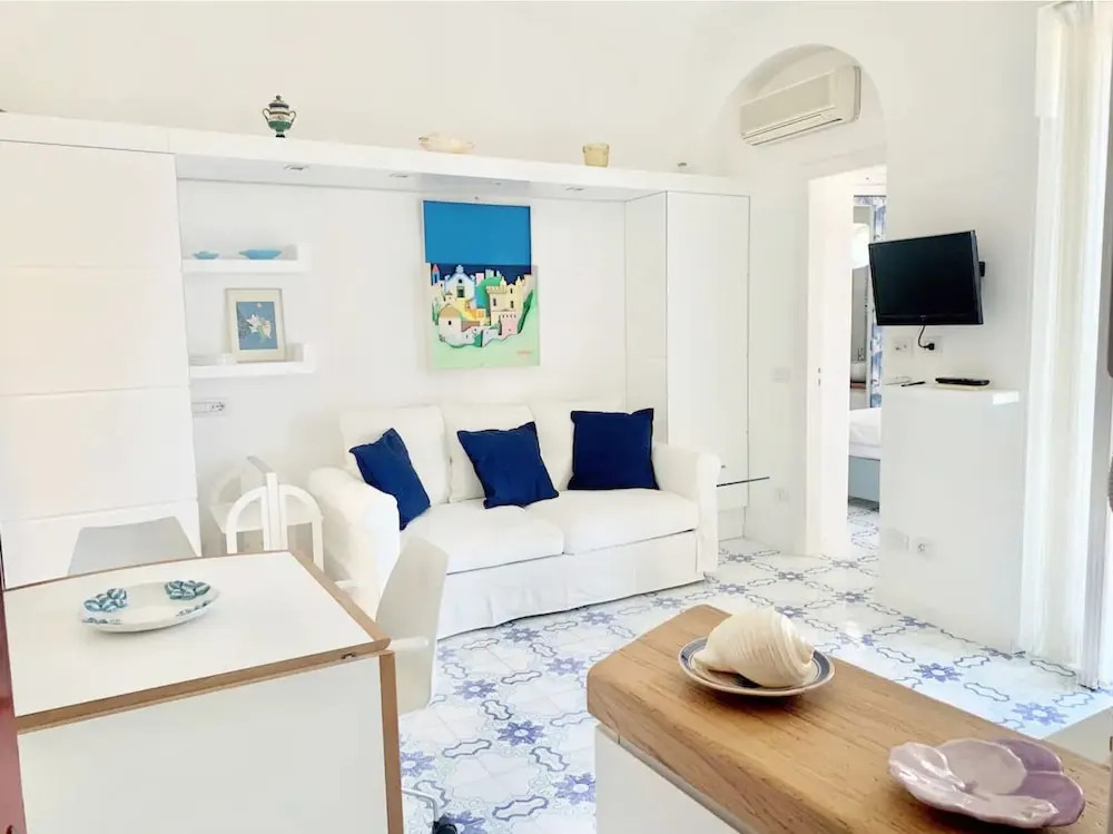 Azzurra, Capri Center