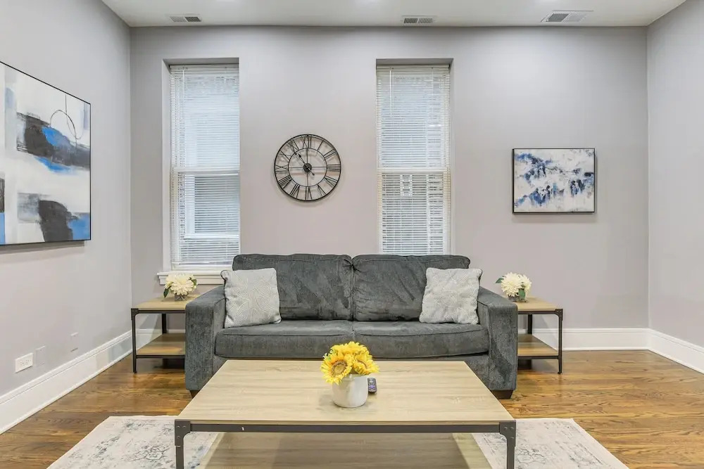 5 Mi to Dtwn: Ukrainian Village Apartment