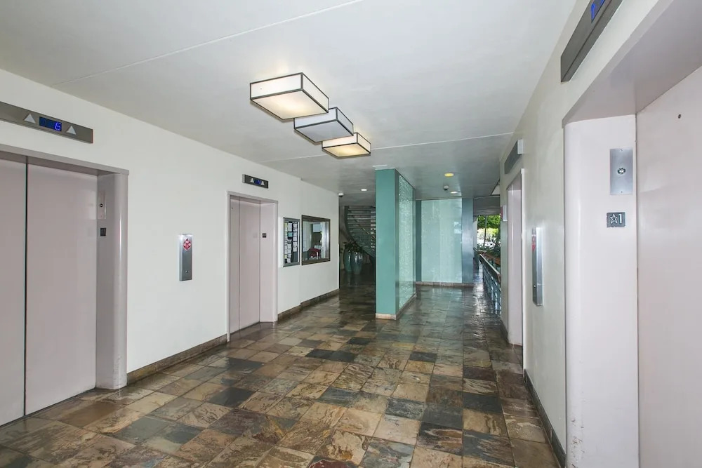 Ilikai Marina One Bedroom Harbor View Condos - Walk to Ala Moana Beach Park!