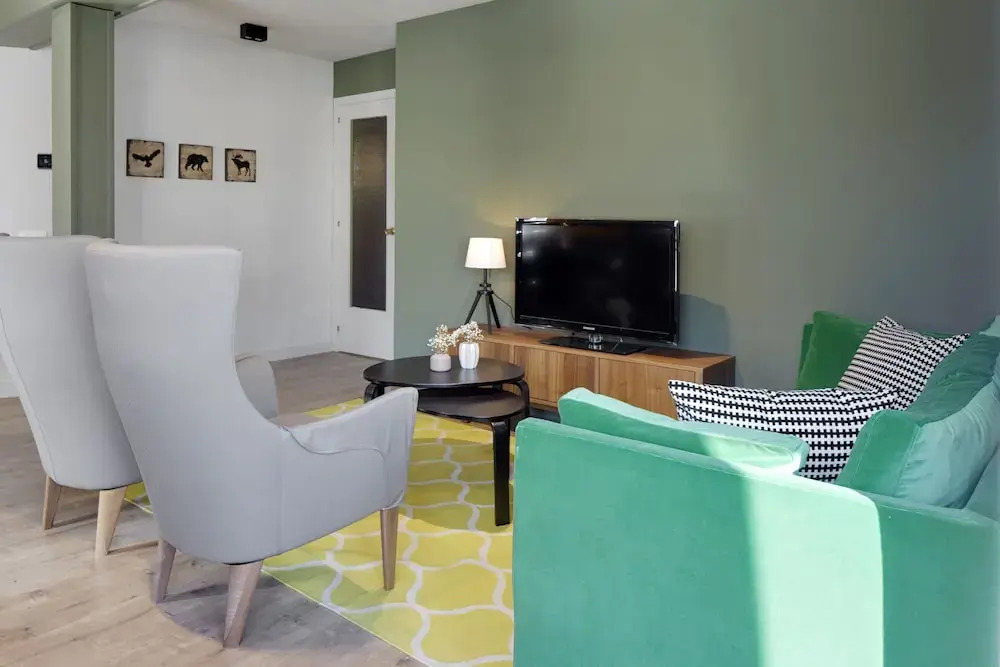 Eth Paer 2 by FeelFree Rentals