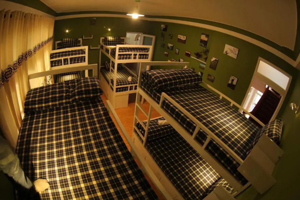 Fullhouse Homestay