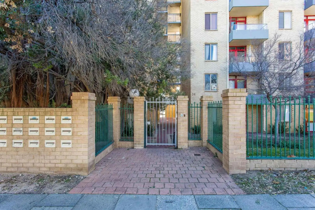 Sky High on Arundel - central Fremantle apartment
