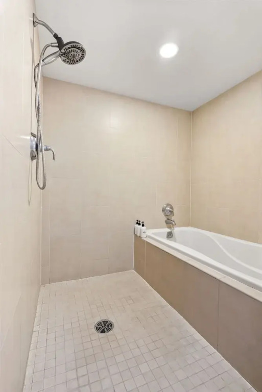 Allure Waikiki 2 Bedroom Condo by RedAwning