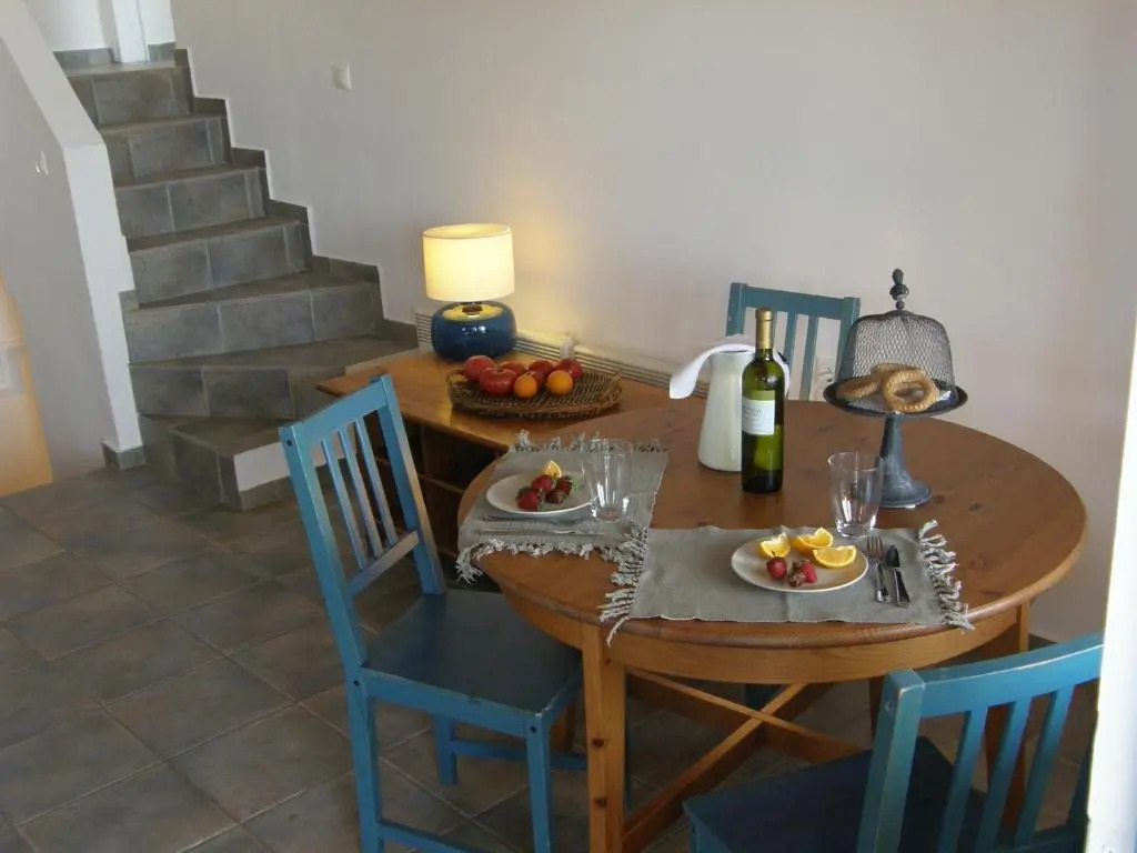 Chez Semiramis The Sun Touch House for 8 persons 5'min from the beach
