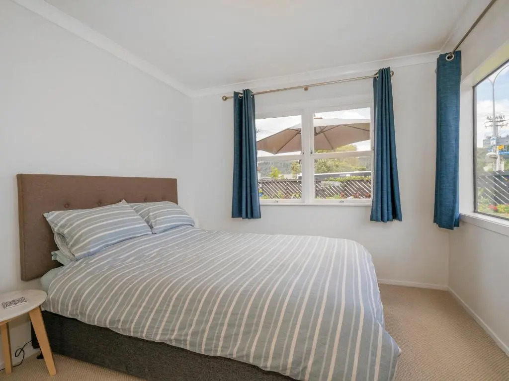 Beach House on Hetherington - Whangamata Home