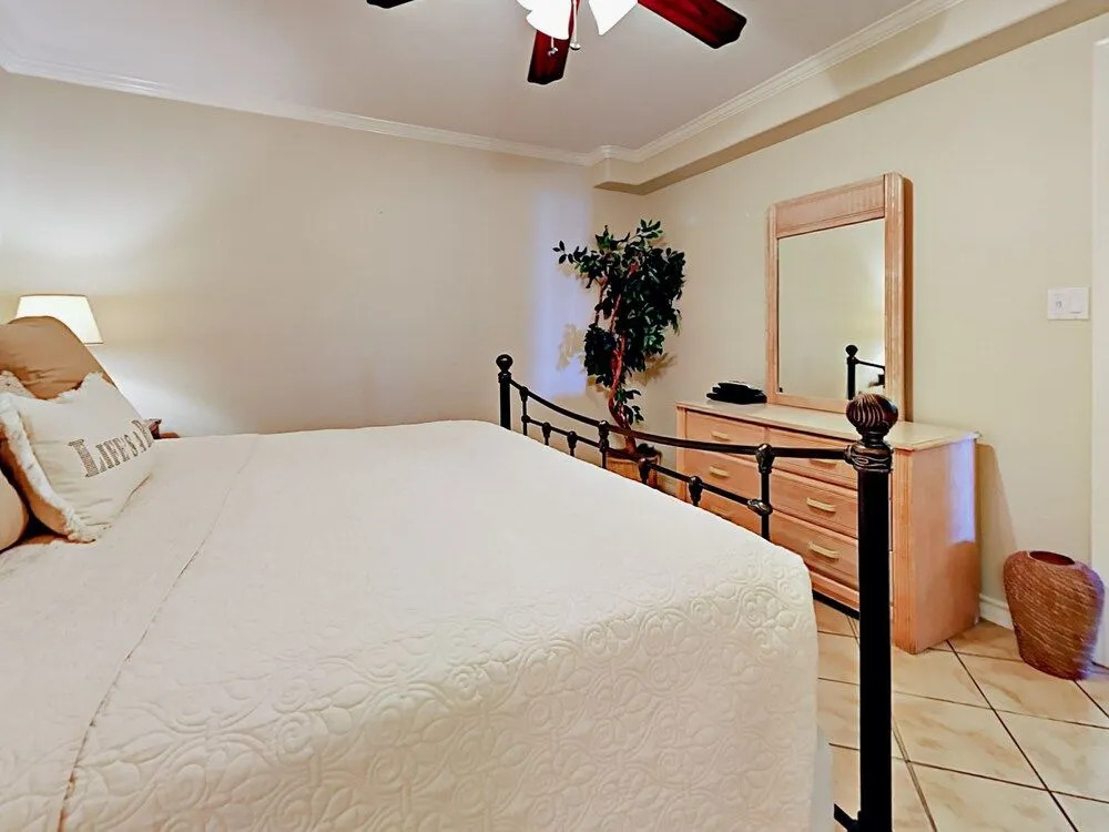 4400 Gulf Blvd Condo Unit 106