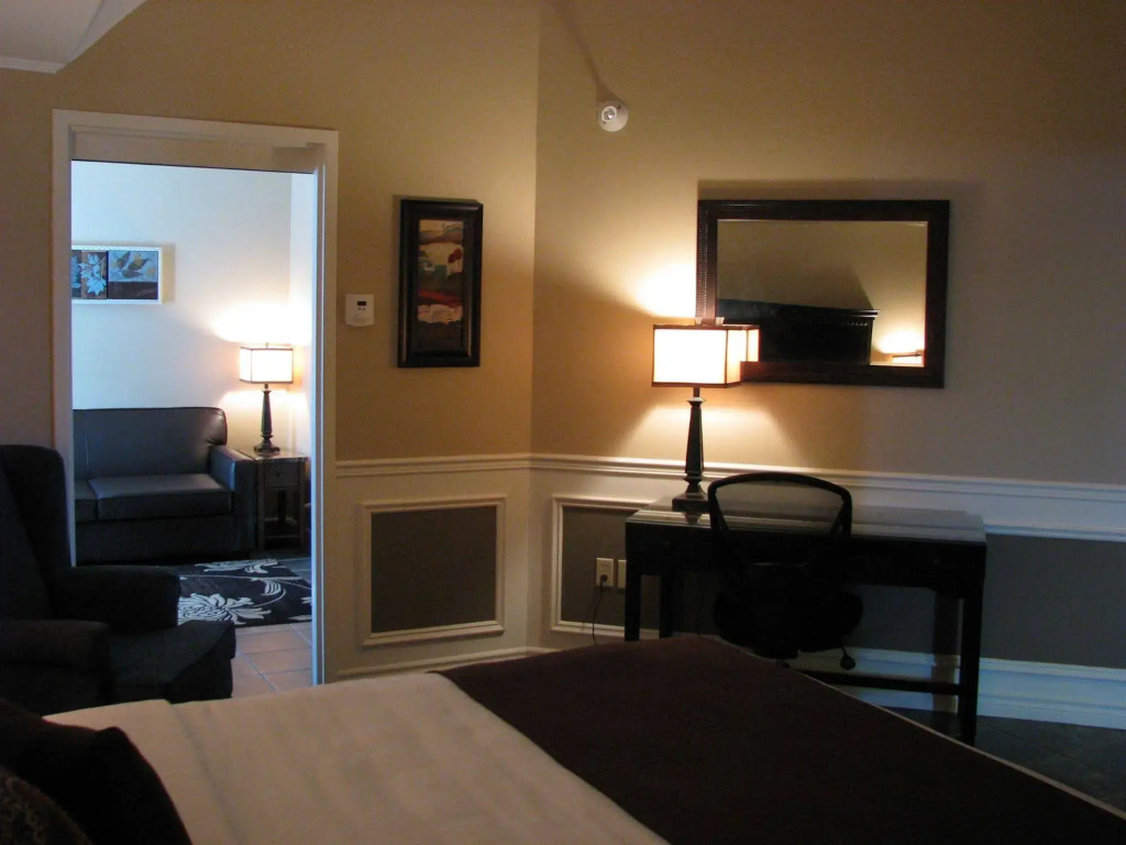 Dockside Suites