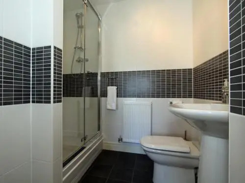 6 Jubilee Close