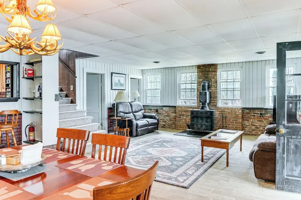 Cozy Home w/ Yard: Steps to Mississippi River