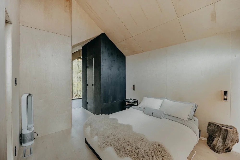 58mf - Wi-fi - Pets Ok - Evc - Amazing Views 2 Bedroom Cabin by RedAwning