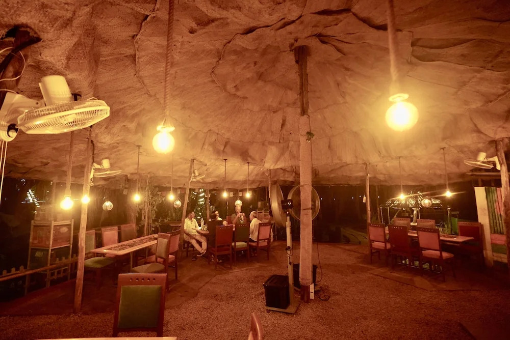 Lakeside Boheme Inn