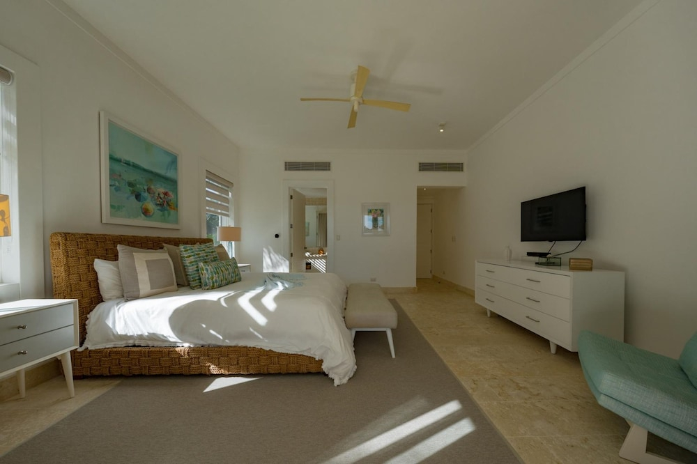 Arrecife 39 - Spacious 5BR Villa Near Beach Golf
