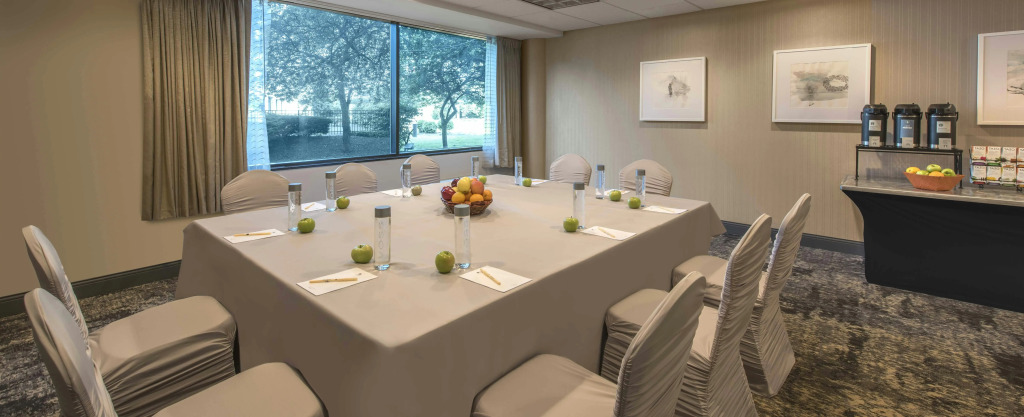 DoubleTree by Hilton Chicago Schaumburg