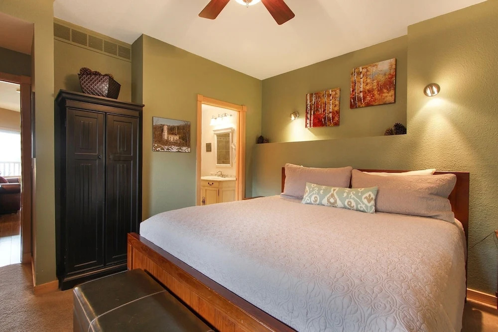 Deer Mountain 28b 1 Bedroom Condo by RedAwning