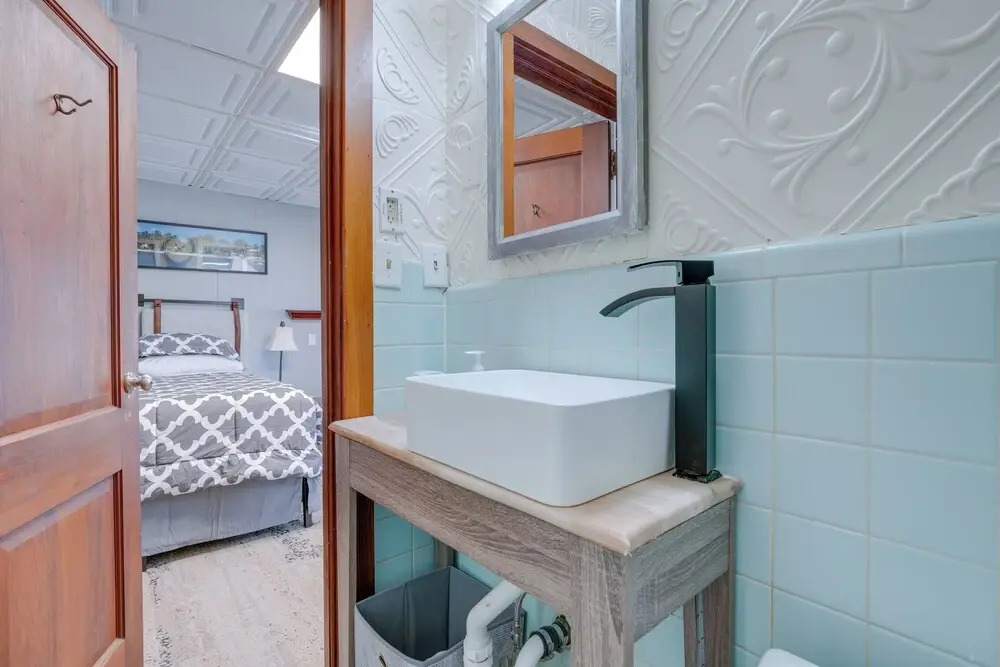 Cozy Kalamazoo Studio, 4 Mi to Downtown Area!