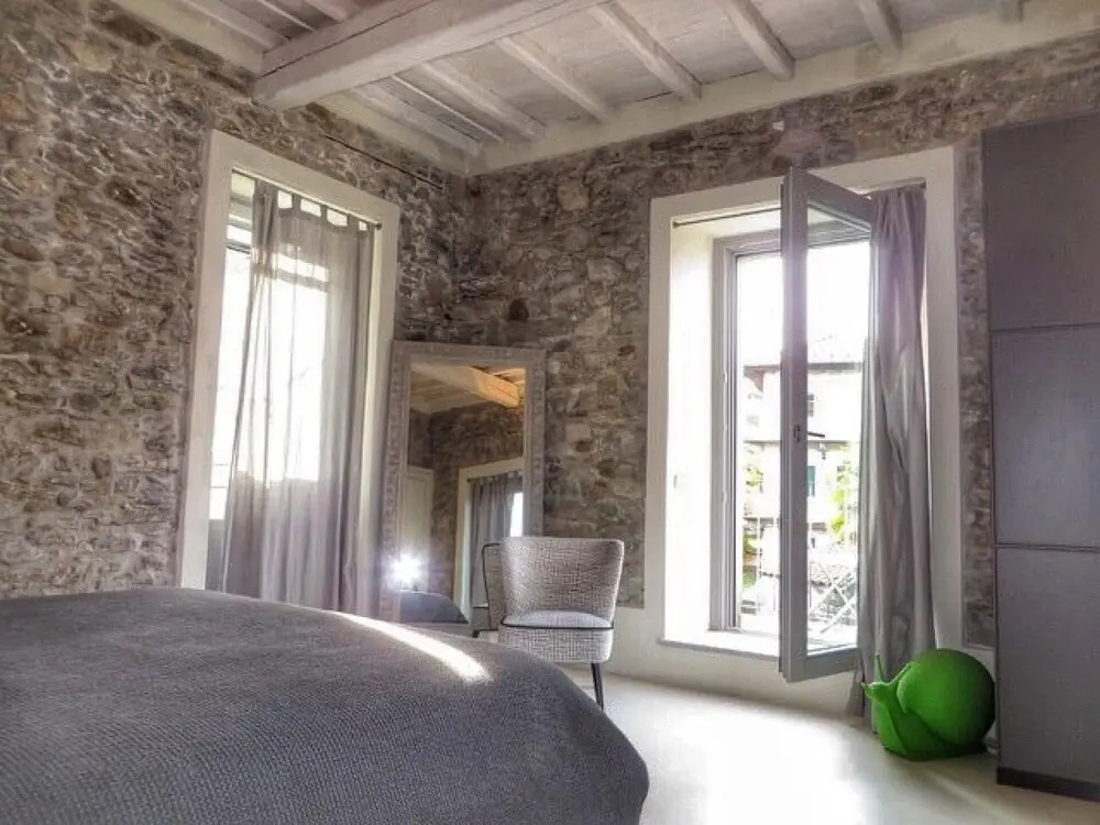 Tra Sassi Stelle apt in a Lake View Stone House