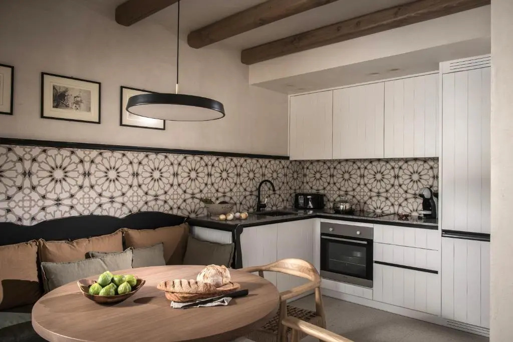 Tarsia Homes & Suites
