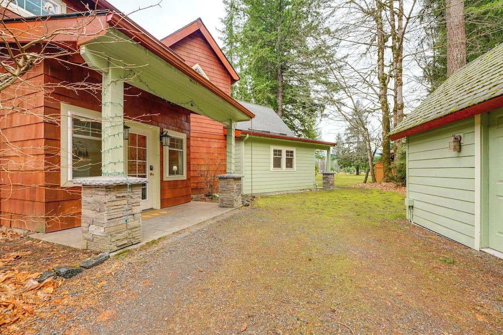 Ski, Fish & Explore: Packwood Home w/ Sauna!