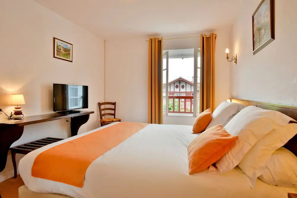 Logis Hôtel Baratxartea