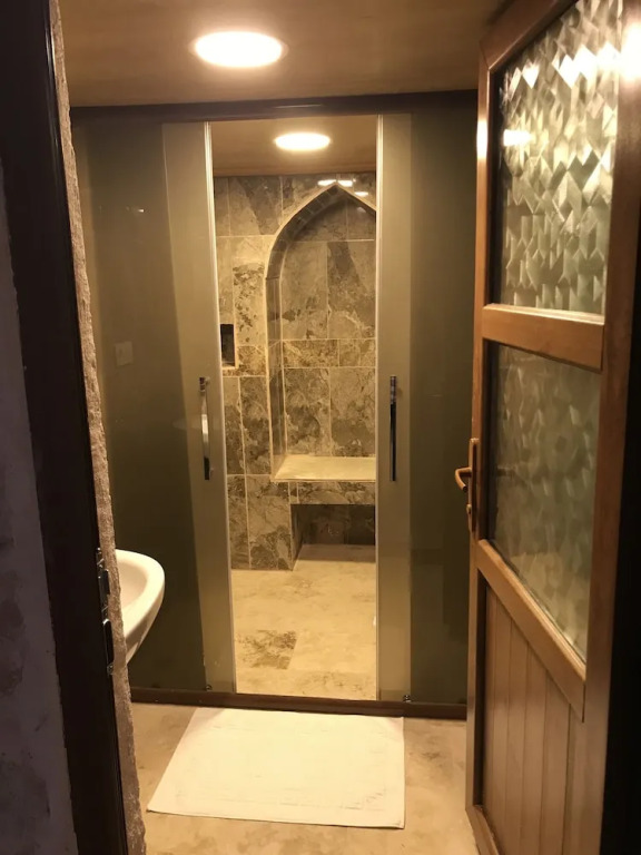 Kasr-i Abbas Hotel