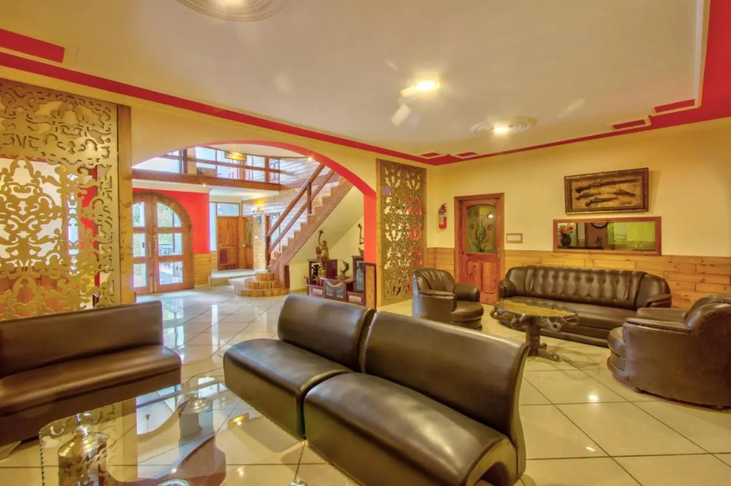 Woodstock Inn Manali 800 Mtrs from Mall Road