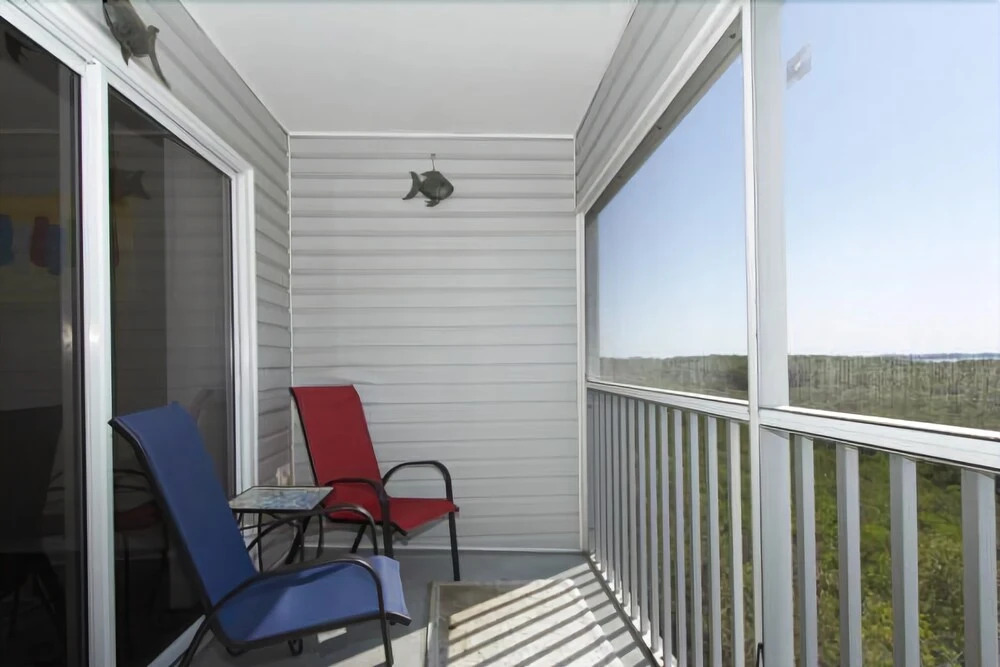 Sandy Pointe 210